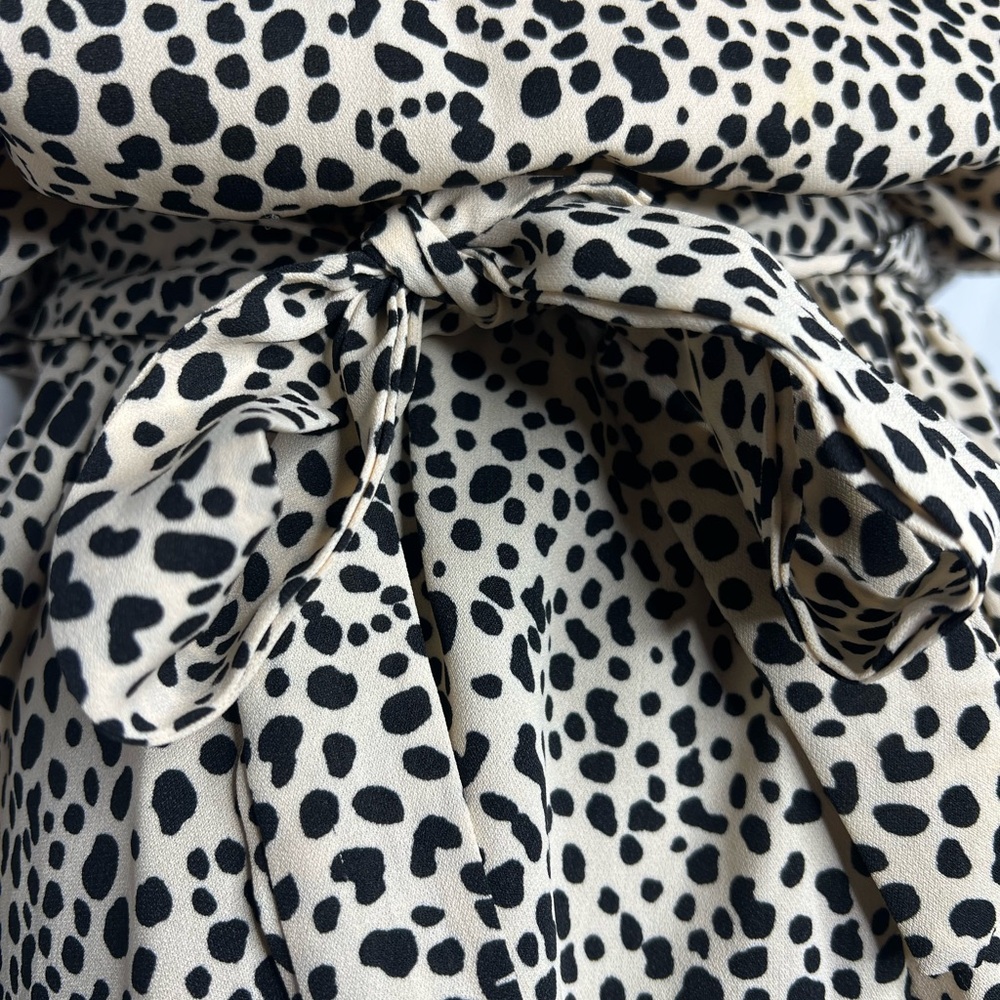 Leopard Print Romper - Picture 2 of 4